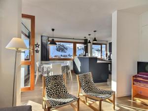 Appartement rénové 34 pièces, grand balcon, 8 personnes, accès pistes - FR-1-455-75