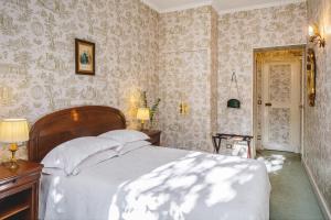 Hotels Hotel des Grandes Ecoles : photos des chambres