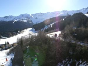 Appartement 2 pièces au pied des pistes avec balcon - FR-1-557-110