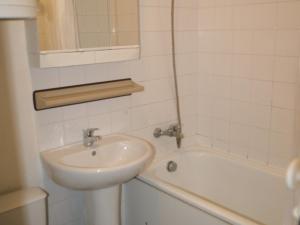 Appartement 2 pièces au pied des pistes avec balcon - FR-1-557-110