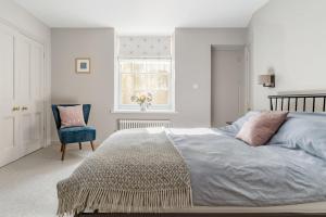 Berkeley Square Apartment