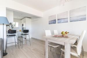 Home2Book Stunning Apartment Rocas Rojas