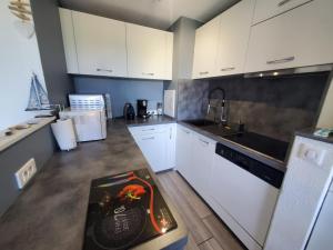 Grand appartement, 3 chambres, très bonne literie, résidence avec piscine à Pin Rolland