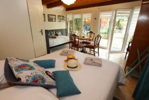 Maison dHôtes et Roulotte" Le 6 Bis"