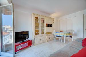 2 room in center very comfortable with wi fi