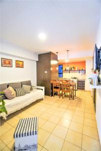 Rent for Days III - Mono Plaza