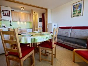 Appartements Bel appartement lumineux avec balcon, proche pistes et commerces a Chamrousse - FR-1-549-34 : photos des chambres