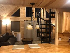 Cozy 1 bedroom cabin in the heart of Jonesborough