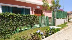 Kitinete amplo e aconchegante ao pé da serra - Paramirim