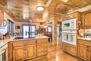 Hiawassee Home with Fire Pit and Furnished Deck!