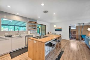 < 3 Mi to Pearl St: Home w Large Yard in Boulder