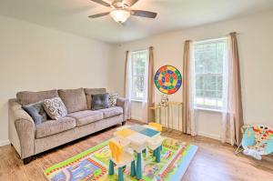 Hot Tub & Deck: Gorgeous Retreat in Pocono Summit!