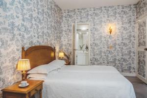 Hotels Hotel des Grandes Ecoles : Chambre Familiale