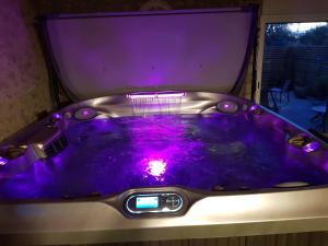 B&B / Chambres d'hotes Le Grand Cedre Spa et sauna interieur piscine : photos des chambres