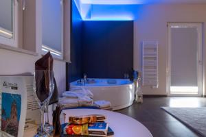 Suite with Spa Bath