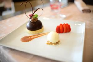 Hotels Logis Grand Hotel Des Bains : photos des chambres