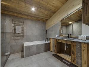 Luxueux Appartement avec Spa et Jacuzzi au pied des pistes à Tignes - FR-1-641-1