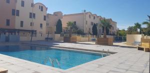 Gruissan-Port-T3-2chambres-5pers-43m2-Parking-Clim-Piscine-Valerie