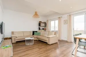 Lovely 2 Bedroom Apartment in Caparica - Алмада