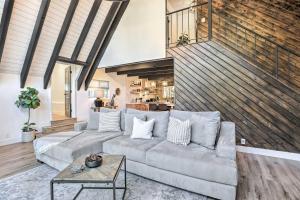 Luxe Timberland Villa with Lake Arrowhead Access!