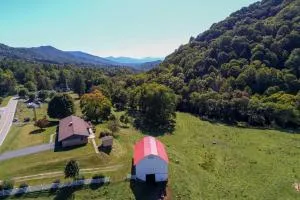 Near Hiking Home with Trout Stream in Bakersville! - Green Mountain
