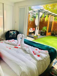 MeeZee Pearl Double Bed Lodge With Free Parking