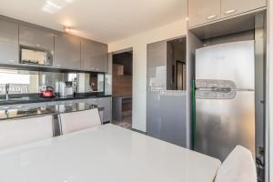 Flat surpreendente 4 pessoas em condomínio moderno 02 suites climatizados