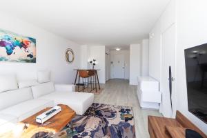 LUXURY DESIGNER GREENWICH VILLAGE 1BR HEAVEN!! BEAUTIFUL PANORAMIC CITY VIEWS!