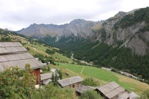 Appartements Agreable appartement au calme avec vue montagne, commune de Le Monetier les Bains - Le Freyssinet : photos des chambres