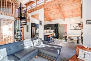 Tannenbaum By The River Condo: Walk To Town, Slopes