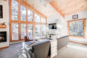 Tannenbaum By The River Condo: Walk To Town, Slopes