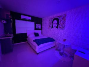 Fun Small Private Studio Queen Bed 7