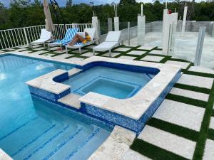 Luxury Studio Rooftop Pool n View unit #4