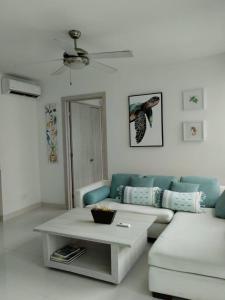 Cartagena Genius Morros frente al mar