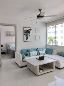 Cartagena Genius Morros frente al mar