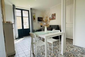 Appartements Charming apartment in the center of a small wine village : photos des chambres