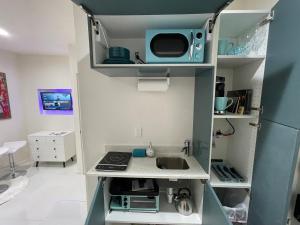 Fun Twin Bed Small Studio In Hollywood 8