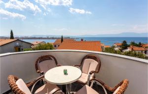 Cozy Apartment In Omisalj With Kitchen