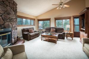 Sawmill Creek Blue Moose Condo: Ski-In, Walk to Main St