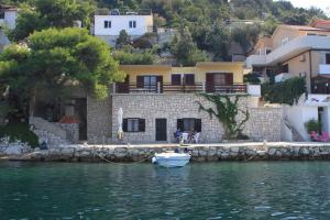 Apartments by the sea Zaklopatica, Lastovo - 8347