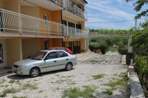 Apartments with a parking space Trget, Rasa - 7687