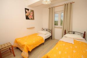 Apartments with parking space Trget, Rasa - 7687