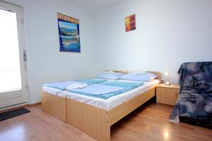 Apartments with a parking space Vis - 8869