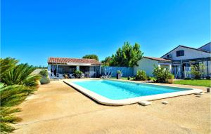 Maisons de vacances Nice home in Mouls with Outdoor swimming pool, WiFi and 3 Bedrooms : photos des chambres