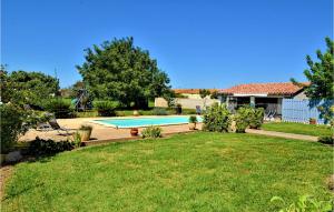 Maisons de vacances Nice home in Mouls with Outdoor swimming pool, WiFi and 3 Bedrooms : photos des chambres