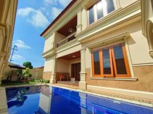 Villa Syariah Muvida dengan Kolam Renang di Tengah Kota - Jetis