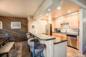 Park Place Deer Camp Condo: Ski-In, Walk To Main St, Lift