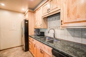 Park Place Deer Camp Condo: Ski-In, Walk To Main St, Lift