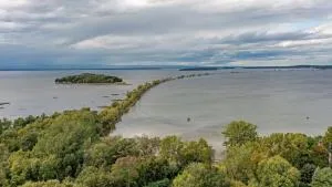 Cozy Colchester Cabin near Lake - Peru