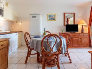 Apartment Les Calanques du Parc-3 by Interhome